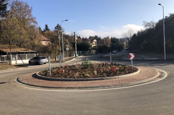 Budakeszi, áruház körforgalom