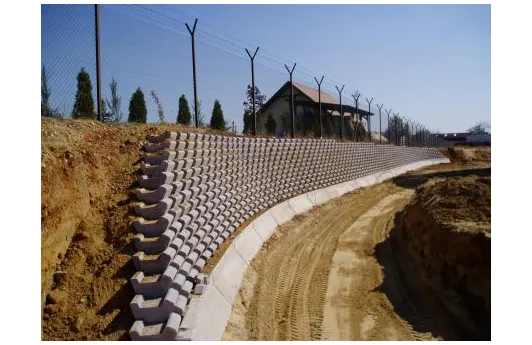 Csömör, P&G telephely támfalépítés